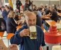 Archivbild: Gottfried Berger
Prost! Hans Deyerl, seit 41 Jahren Chef des THW-Helfervereins Oberviechtach, ist am 4. September zum Bürgerfest des Bundespräsidenten Frank-Walter Steinmeier nach Bonn eingeladen.