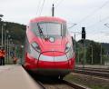Bild: dpa
Die Probefahrten mit dem umgerüsteten Frecciarossa werden laut Bahn mehrere Monate dauern.