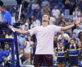 Bild: Frank Franklin II/AP/dpa
Alexander Zverev jubelt emotional.