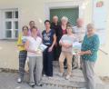 Bild: Annemarie Mösbauer
Carolin Schmuck (rechts) stellte das neue Programm der VHS im Landkreis Schwandorf in Winklarn vor.