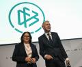 Bild: Arne Dedert/dpa
DFB-Boss Bernd Neuendorf und Vize Heike Ullrich: Die Frauen-Bundesliga geht eigene Wege. (Archivbild)