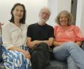 Bild: Lisa Sebald
In Weiden gibt es einen neuen Theaterverein: „SpielRaum Weiden – Theater aNdErS“. Gegründet wurde er von Dagmar Meier (rechts). Cornelia Bergler und Wolfgang Herzer sind ebenfalls Teil des Teams.
