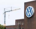 Bild: Julian Stratenschulte/dpa
Nach einer Einigung im VW-Aufsichtsrat soll es im Konzern grundlegende Veränderungen. (Archivbild)