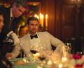 Bild: Christopher Raphael/Netflix/dpa
Theo James als Eddie Horniman in einer Szene der Serie „The Gentlemen“. (Handout)