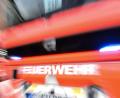 Bild: Bernd Weißbrod/dpa
Die Feuerwehr rettete den Mann mit Verbrennungen aus dem Keller. (Symbolbild)