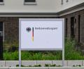 Bild: Jens Kalaene/dpa
Das Bundesverwaltungsamt. Hier eine Außenstelle in Brandenburg. (Archivbild)