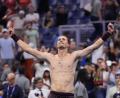 Bild: Frank Franklin II/AP/dpa
Alexander Zverev feiert seinen zweiten Fünfsatz-Sieg bei den US Open.