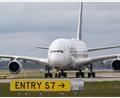 Bild: Peter Kneffel/dpa
Das weltgrößte Passgierflugzeug Airbus A 380 am Münchner Flughafen. Der zweitgrößte deutsche Airport hat im ersten Halbjahr Einbußen hinnehmen müssen. (Archivbild)