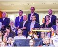 Bild: Andreas Gora/dpa
Bundeskanzler Friedrich Merz schaute sich das Auftaktspiel der deutschen Basketballerinnen an.