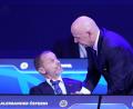 Bild: Fernando Calistro/AP/dpa
UEFA-Boss Aleksander Ceferin (l) und FIFA-Boss Gianni Infantino sind die Rivalen im Machtkampf der Fußball-Funktionäre. (Archivbild)