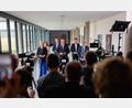 Bild: Jacob Schröter/dpa
Die Thüringer Landesregierung um Ministerpräsident Mario Voigt (CDU) will weitermachen - wie genau, das ist offen.