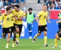 Bild: Uwe Anspach/dpa
Dortmund bejubelt den 2:2-Ausgleich.