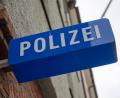 Bild: Peter Kneffel/dpa
Die Polizei sichert die Unfallstelle. (Symbolbild)