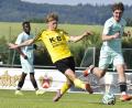 Archivbild: Hubert Ziegler
Zurückgekämpft: Marc Meyer (links) sorgte mit seinen zwei späten Treffern für den 6:3-Endstand beim FC Tegernheim.