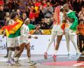 Bild: Andreas Gora/dpa
Malis Spielerinnen konnten ihren Erfolg gegen Spanien kaum fassen.