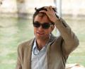 Bild: Alessandra Tarantino/Invision/AP/dpa
Den Lido erreichen die Stars per Boot, so auch Robert Pattinson.