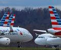 Bild: Gene J. Puskar/AP/dpa
Ein Inlandsflug der US-Gesellschaft American Airlines musste in Baltimore zwischenlanden, um einen randalierenden Passagier von Bord holen zu lassen. (Archivbild).