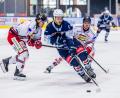 Bild: Tobias Neubert
Top-Neuzugang Brayden Tracey (Mitte) feierte gegen den EV Landshut sein Heim-Debüt im Trikot der Blue Devils Weiden.