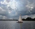 Bild: David Hammersen/dpa
Wechselhaftes Wetter mit Sonne, Schauern und mancherorts auch Gewittern bringt die neue Woche. (Symbolbild)