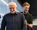 Bild: Florian Wiegand/dpa
Rudi Völler (l) glaubt an einen Aufschwung unter dem neuen Bundestrainer Jürgen Klopp (r). (Archivbild)