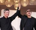 Bild: Alessandra Tarantino/Invision/AP/dpa
Oasis nutzte in Venedig nicht den offiziellen Weg zum roten Teppich - stattdessen kamen die Musiker heimlich über einen Seiteneingang.