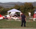 Bild: Rene Priebe/PR-Video/dpa
Bei dem Flugzeugabsturz im hessischen Viernheim sind zwei Männer gestorben, eine Frau und ein Kleinkind wurden schwerst verletzt.