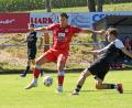 Bild: Rudi Gebert
Julian Schindler (links) erzielte beim 2:0-Sieg bei der SpVgg Wiesau (rechts Raphael Schmidt) beide Treffer des TSV Waldershof.