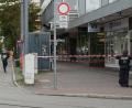 Bild: Felix Kirberg/dpa
Bei der Explosion in der Passage eines Geschäftshauses wurden mehrere Schaufenster beschädigt. (Archivbild)