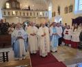 Bild: swo
Den Eröffnungsgottesdienst zur diesjährigen Festwoche am Mausberg zelebrierte Diözesanbischof Rudolf Voderholzer (Mitte) zusammen mit Pfarrvikar Christian Preitschaft, Diakon Dieter Gerstacker und Pfarrer Michael Birner (v. l.) in der vollbesetzten Mausbergkirche.