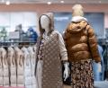 Bild: Daniel Karmann/dpa
Sind Verkäufer künftig Mangelware in Geschäften? Gerade im Modehandel sind sie aus Sicht von Branchenexperten nach wie vor besonders wichtig. (Symbolbild)