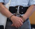 Bild: Lennart Preiss/dpa
Der Angeklagte soll wiederholt den Hitlergruß gezeigt haben, vor Gericht waren seine Hände an einem Gürtel fixiert.