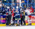 Bild: Tobias Neubert
Das Testspiel der Blue Devils Weiden (blaue Trikots) gegen den EV Landshut hatte auch sehr nicklige Momente.