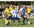 Bild: Hans Mark
Der Schmidgadener Roman Meier (Nummer 23) erwartet ein Zuspiel von Florian Rewitzer (am Ball). Die Trischinger Thomas Bösl (links) und Johannes Kohl (dahinter im gelben Trikot) kommen zu spät.