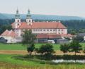Archivbild: Gabi Schönberger
Am Tag des offenen Denkmals am 13. September hat das Kloster Speinshart von 13.30 bis 17 Uhr geöffnet. Es gibt geführte Rundgänge durch eine Ausstellung sowie Kaffee und Kuchen im historischen Klosterhof.
