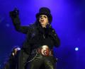 Bild: Matthias Bein/dpa
Schockrock-Pionier Alice Cooper glaubt, dass er sein Publikum nur noch mit seinem Alter schocken kann. (Archivbild)