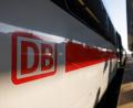 Bild: Daniel Karmann/dpa
Wegen der Sperrung eines Streckenabschnitts müssen Züge laut Bahn an geeigneten Stellen warten. (Symbolbild)