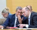 Bild: Malin Wunderlich/dpa
CSU-Chef Söder (links) und Finanzminister Füracker wollen über den Bundesrat die Vereine in Deutschland steuerlich entlasten. (Archivbild)