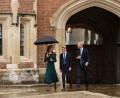 Bild: Adrian Dennis/PA Wire/dpa
Im Nieselregen stapfte Prinz George durch einen Innenhof des ehrwürdigen Eton-College.