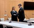 Bild: jut
Der 53-jährige angeklagte Unternehmer unterhält sich mit seiner Verteidigerin Stefanie Amann.