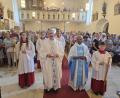Bild: swo
Pfarrvikar Christian Preitschaft und Pfarrer Joseph Madathiparampil feierten mit zahlreichen Gläubigen, die sich um und in der Kirche versammelt hatten, den Seniorengottesdienst.