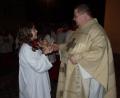 Bild: wrt
Eine besondere Aufgabe: Maria darf das Christkind zum Altar tragen.
