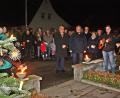 Bild: R. Kreuzer
Die Rehbühlsiedler gedenken am Mahnmal ihrer Verstobenen und Gefallenen ihres Ortsteils.