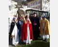 Bild: Nicole Koller
Die Sternsinger von St. Ursula mit Bischof Rudolf Voderholzer (Zweiter von rechts).