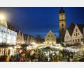 Bild: Gabi Schönberger
Die Arbeitsgemeinschaft Christkindlmarkt der Marktkaufleute lässt seit Jahrzehnten den Oberen Markt in der Adventszeit erstrahlen. Bereits 2019 wird die Stadt Weiden als Veranstalter des Weihnachtsmarktes auftreten. Diese Änderung stößt bei den Marktkaufleuten auf wenig Gegenliebe.