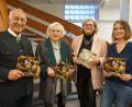 Bild: exb
Vorstellung der Broschüre „Marktredwitzer Krippengeschichten“: Im Bild von links dritter Bürgermeister Heinz Dreher, Renate Dick (Autorin der "Krippengeschichten"), Stadtarchivarin Edith Kalbskopf und Carolin Gruber (KB Medien GmbH & Co. KG).
