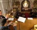 Bild: Bäumler
Roland Forster und Jürgen Probst sorgten mit ihren Trompeten für weihnachtliche Klänge im Kirchenschiff.