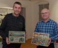 Bild: tr
Franz Schöner und Roland Weis, die Hauptorganisatoren der Präsentation (von links) mit zwei Strategiespielen.