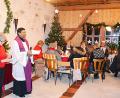 Bild: ü
Festlich und gemütlich zugleich ist die Scheune bei der Adventsandacht eingerichtet.