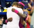 Bild: Yuki Iwamura/AP/dpa
Frances Tiafoe (r) tröstet den weinenden Alex Michelsen.