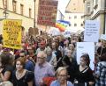 Bild: Petra Hartl
Demo im Oktober: Vom Marktplatz bis zum ACC demonstrieren laut Polizei ungefähr 300 Leute gegen die AfD.